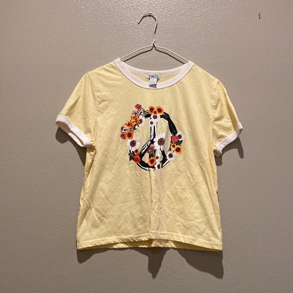 yellow peace sign rue 21 t shirt, size L